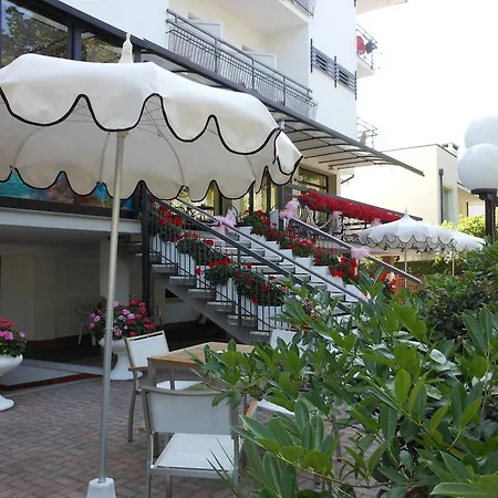 Lux Hotel 3*